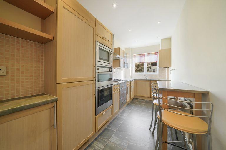 15 Etchingham Park Road, Finchley